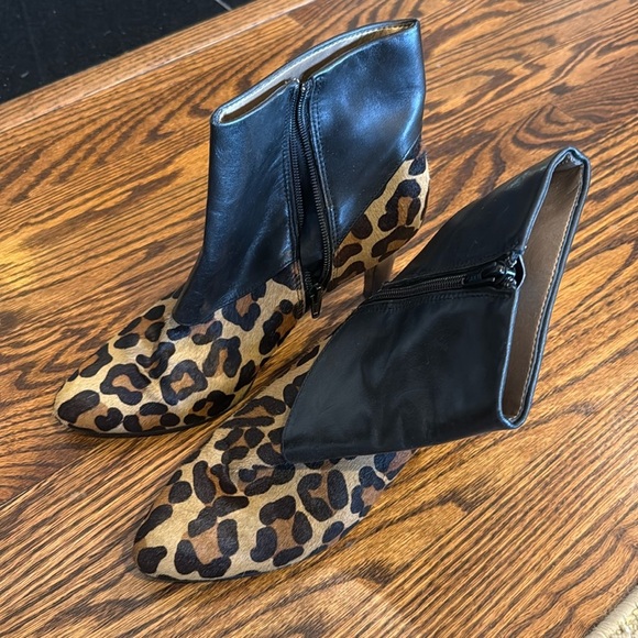 Chicos Women’s Leopard Ankle Boots Tan Black Calf Fur Size 9.5 Leather - Picture 1 of 6